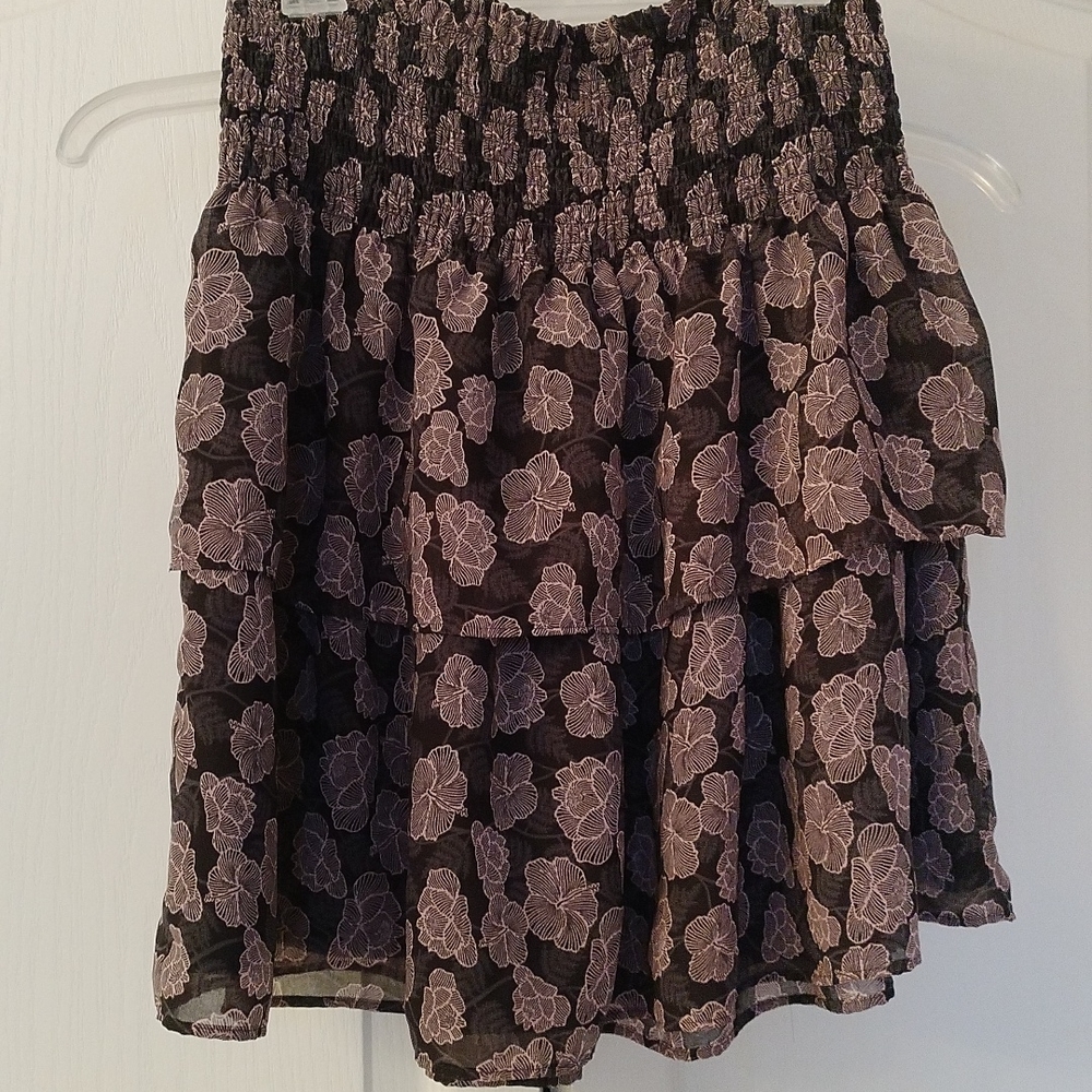 ⚜️ LOFT Dark Floral Tiered Skirt